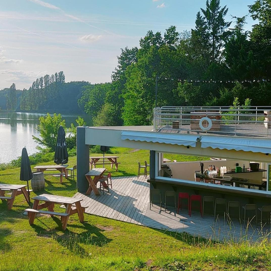Hotel Restaurant La Dame Du Lac Monflanquin Exterior photo