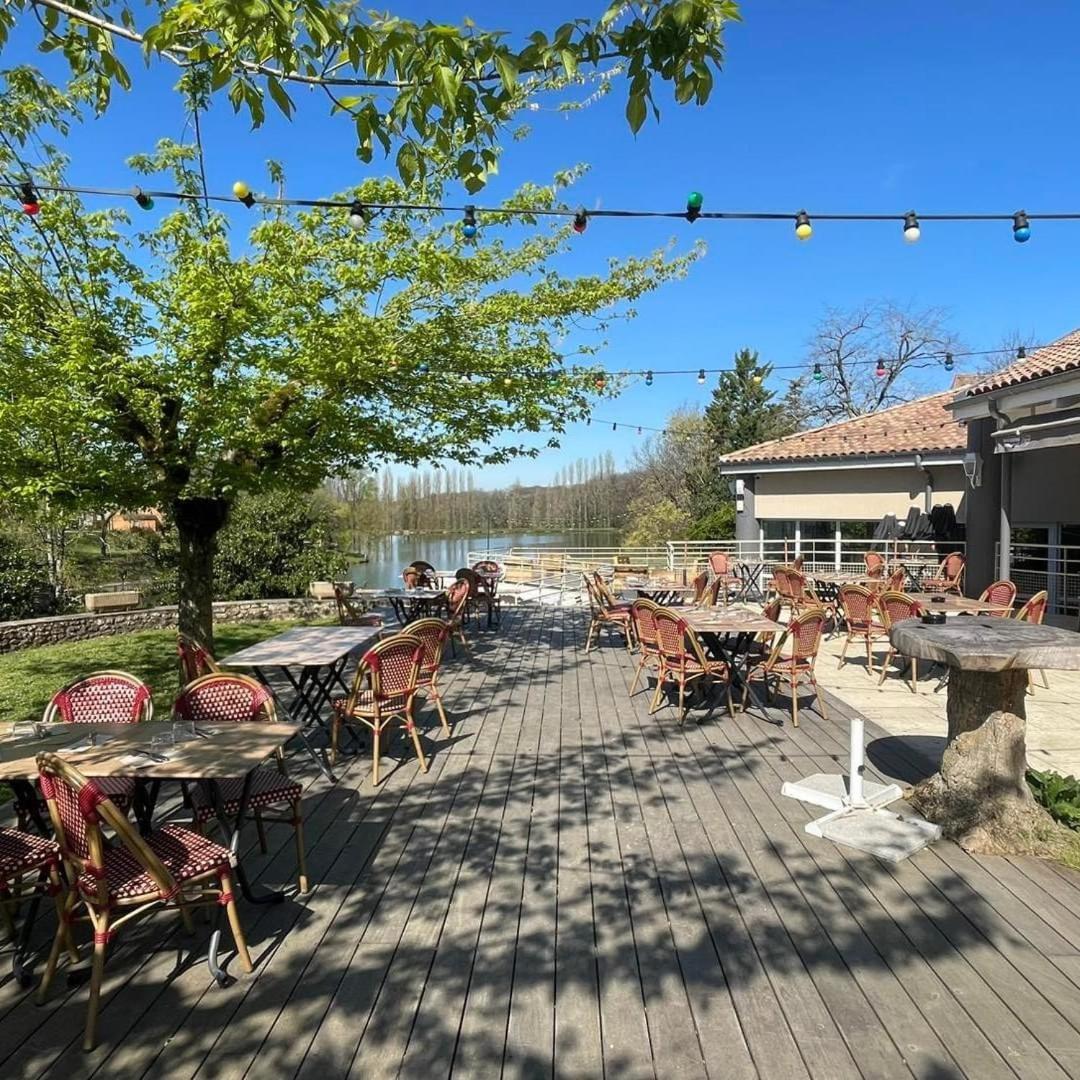 Hotel Restaurant La Dame Du Lac Monflanquin Exterior photo