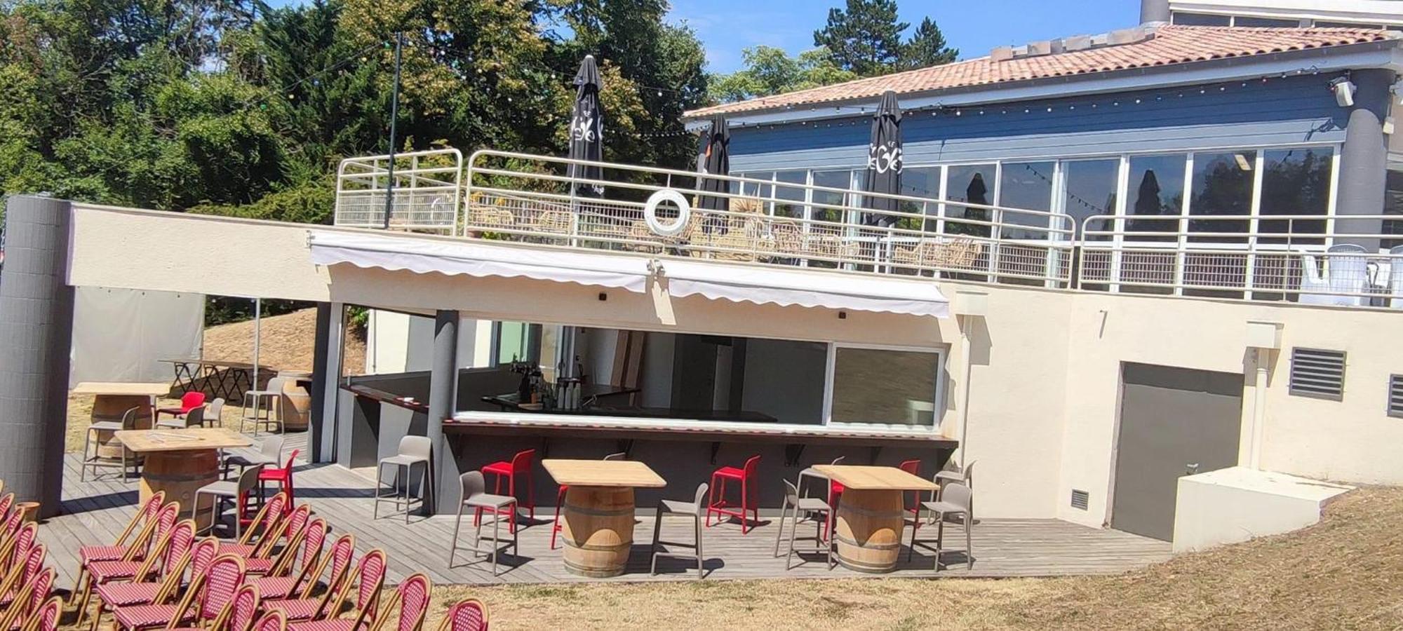 Hotel Restaurant La Dame Du Lac Monflanquin Exterior photo